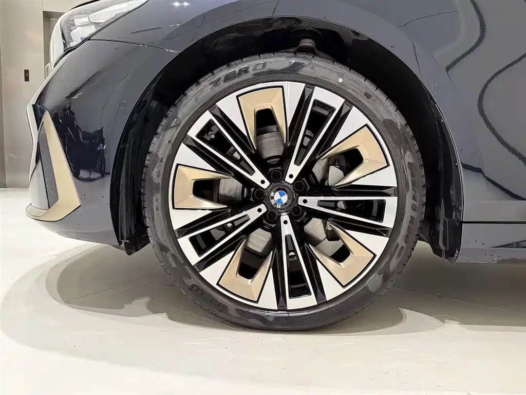 BMW 5 Series 2024 530Li Premium Luxury Package фото 4