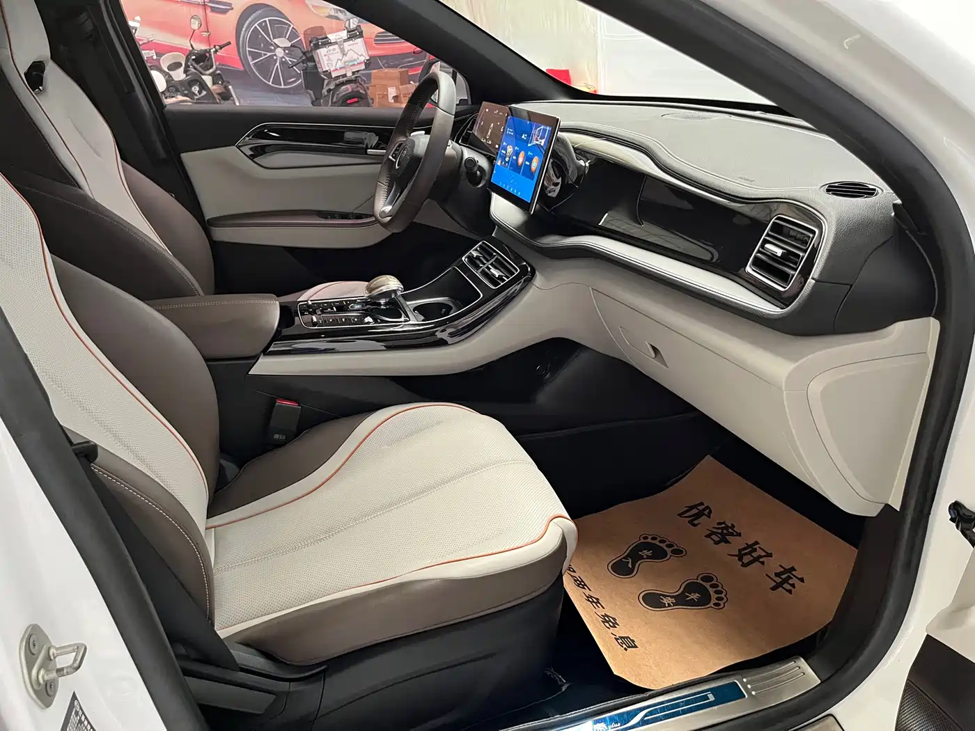 BYD Qin PLUS 2023 Champion Edition DM-i 55KM Surpassing фото 11