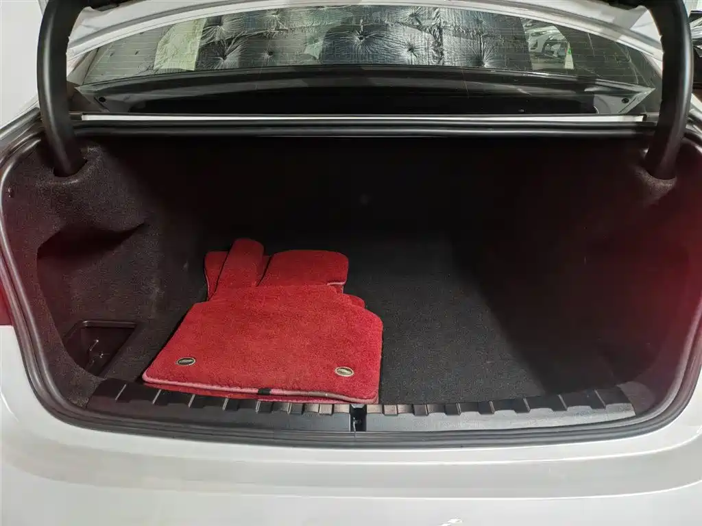 BMW 3 Series 2024 325Li M Sport Package фото 27