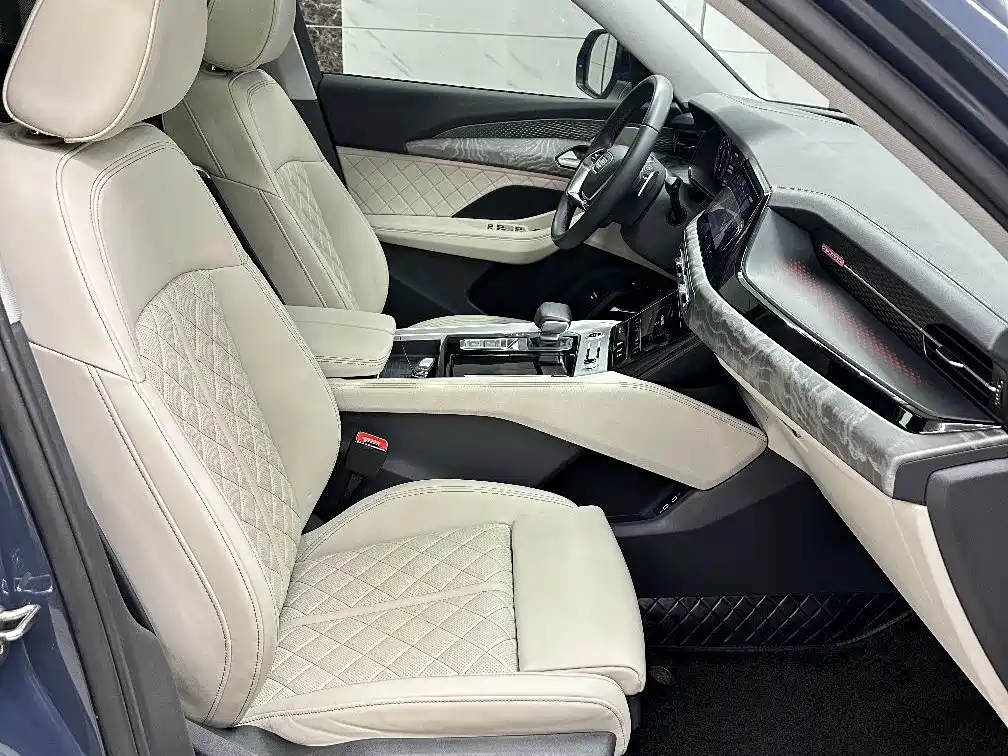 Audi Q6 2022 2023 45 TFSI quattro Uniform Cloud Yulin Package