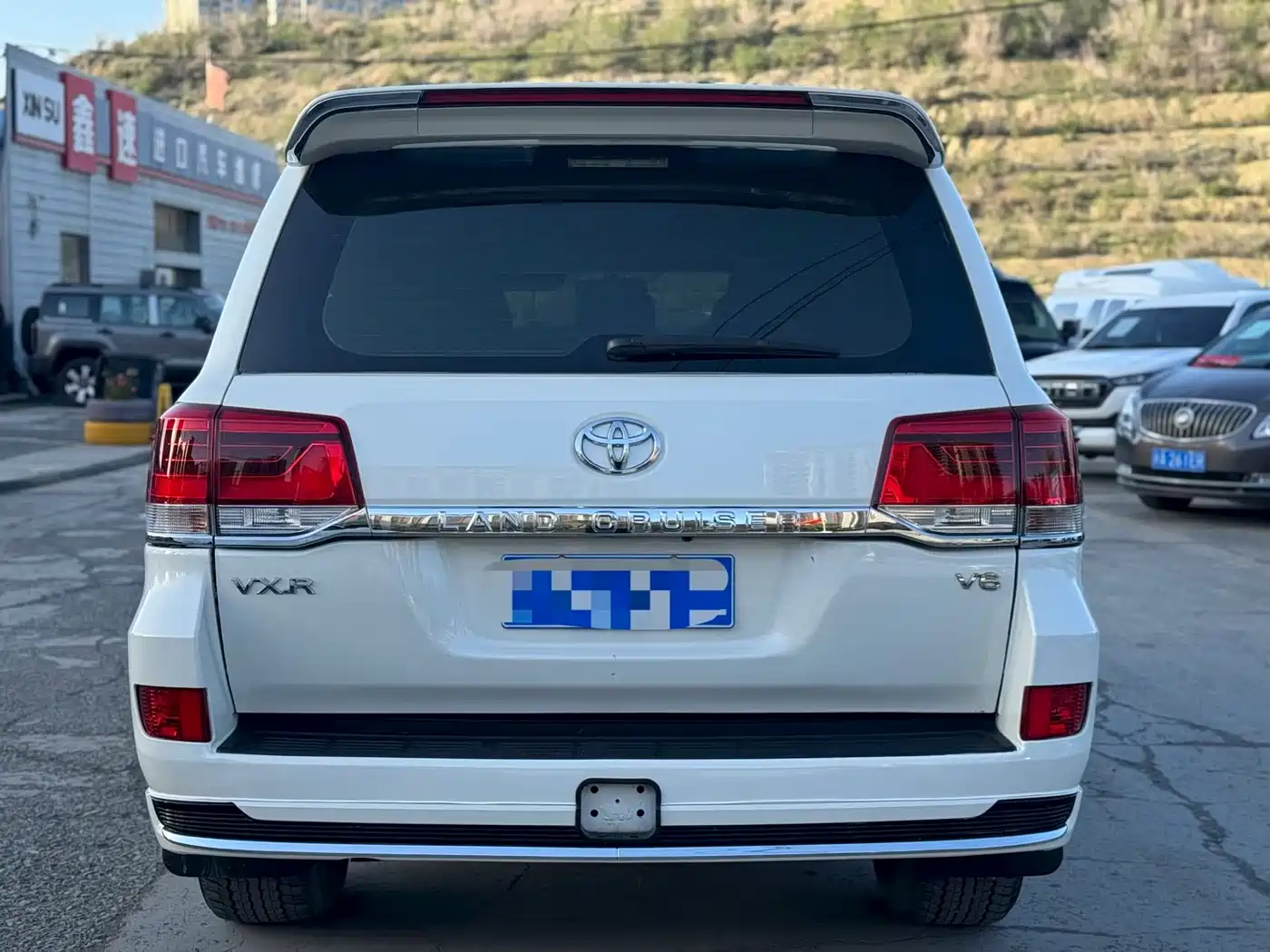 Toyota Land Cruiser (Import) 2015 4.0L V6 Middle East Low Configuration Edition фото 8