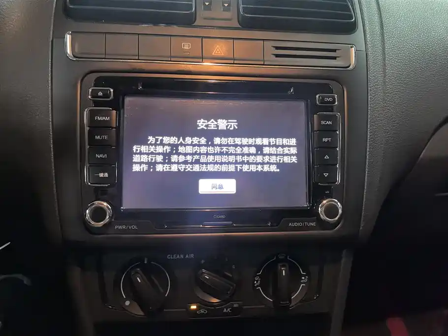 Volkswagen Polo 2016 1.4L Automatic Trend фото 13
