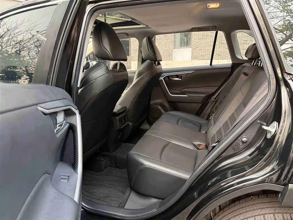 Toyota Wildlander 2020 2.0L CVT 2WD Luxury Edition фото 6