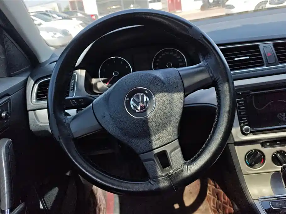 Volkswagen Lavida 2013 Facelift Classic 1.6L Automatic Comfort фото 15