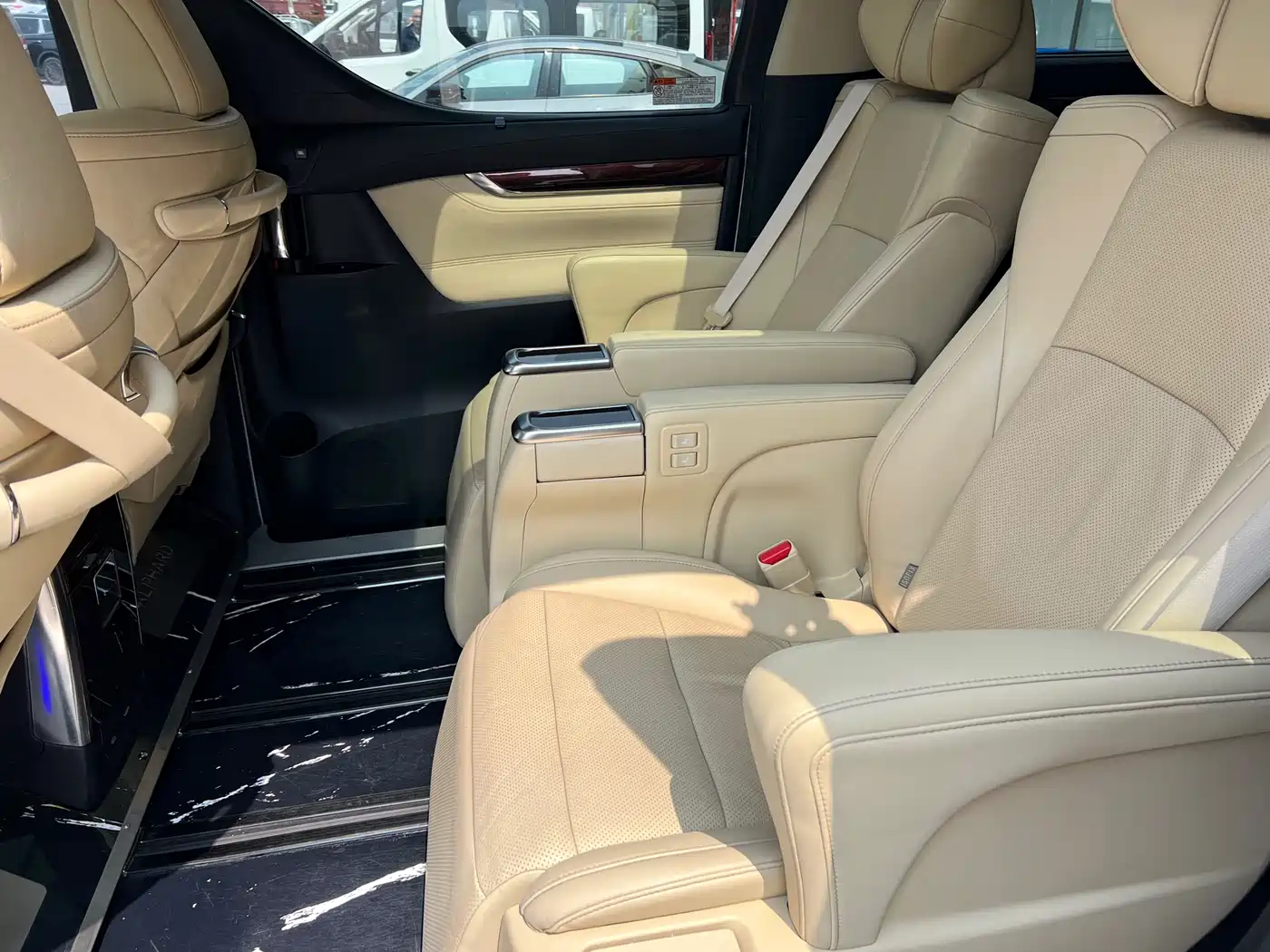 Toyota Alphard 2015 3.5L Luxury Edition фото 6
