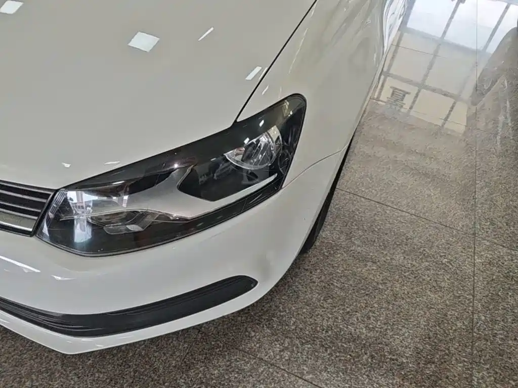 Фото 24 - Volkswagen Polo