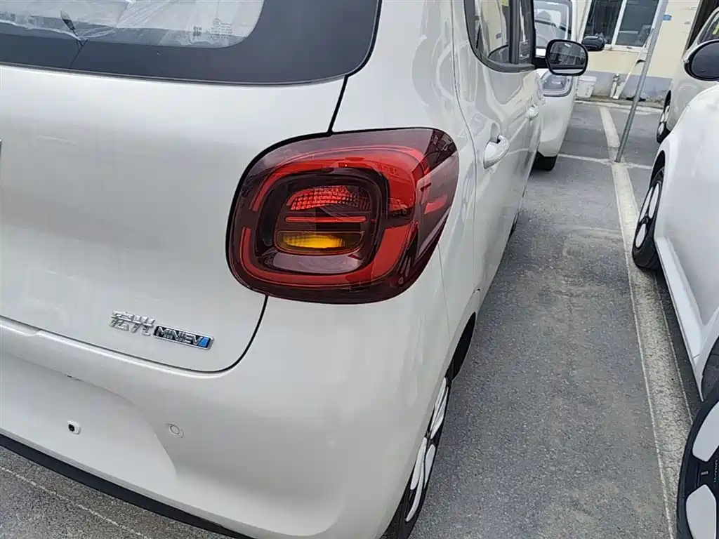 Wuling Motors Hongguang MINIEV 2026 2025 4-Door Advanced
