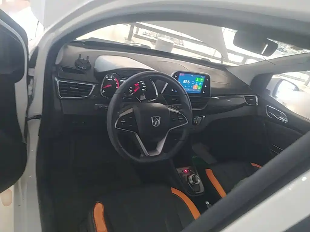 Baojun 310 2018 2017 1.5L Auto Luxury