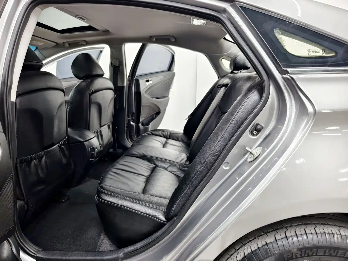 Hyundai Sonata 2011 2.0L Automatic Luxury фото 13