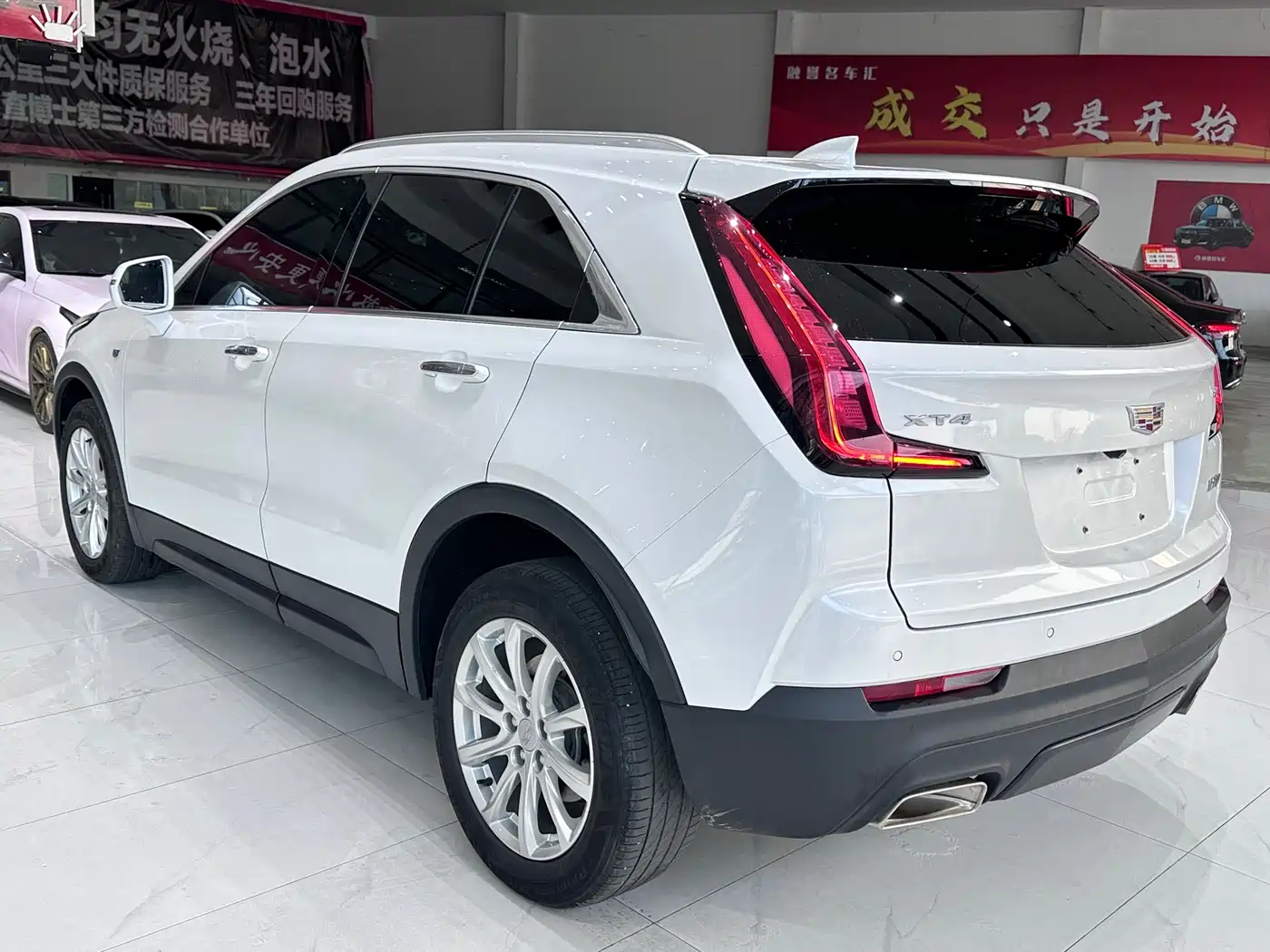 CADILLAC XT4