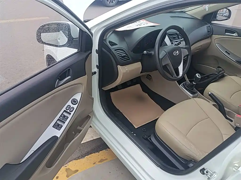 Hyundai Verna 2014 1.4L Manual Smart GLS фото 16