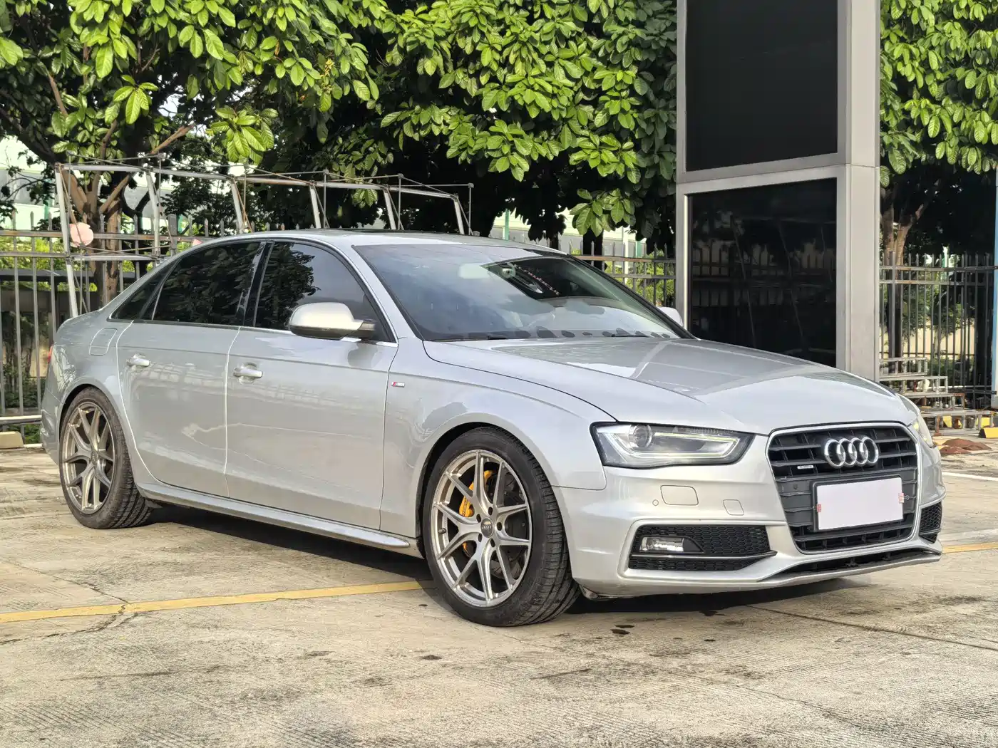 Audi A4L 2015 45 TFSI quattro Individual Sport фото 2