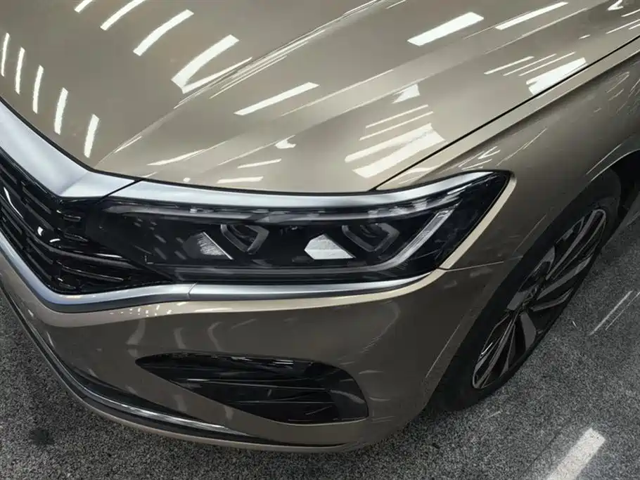 Volkswagen Passat 2022 380TSI Luxury Edition фото 5