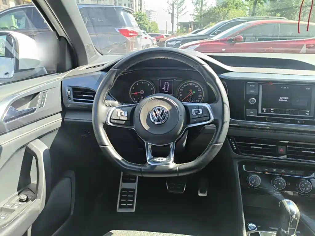 صورة 11 - Volkswagen Tharu