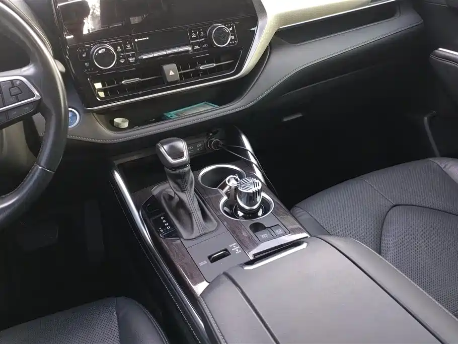 Toyota Highlander 2022 Dual Engine 2.5L 4WD Supreme Edition 7-Seater фото 16