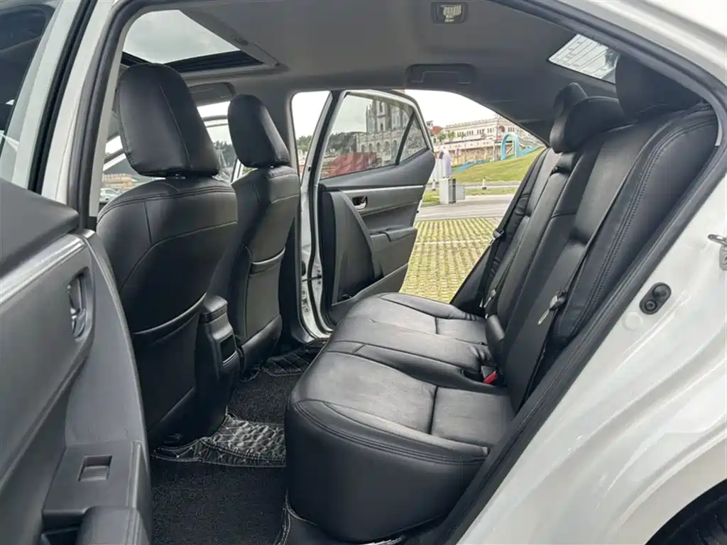 Toyota Corolla 2017 Facelift 1.2T S-CVT GL-i фото 15