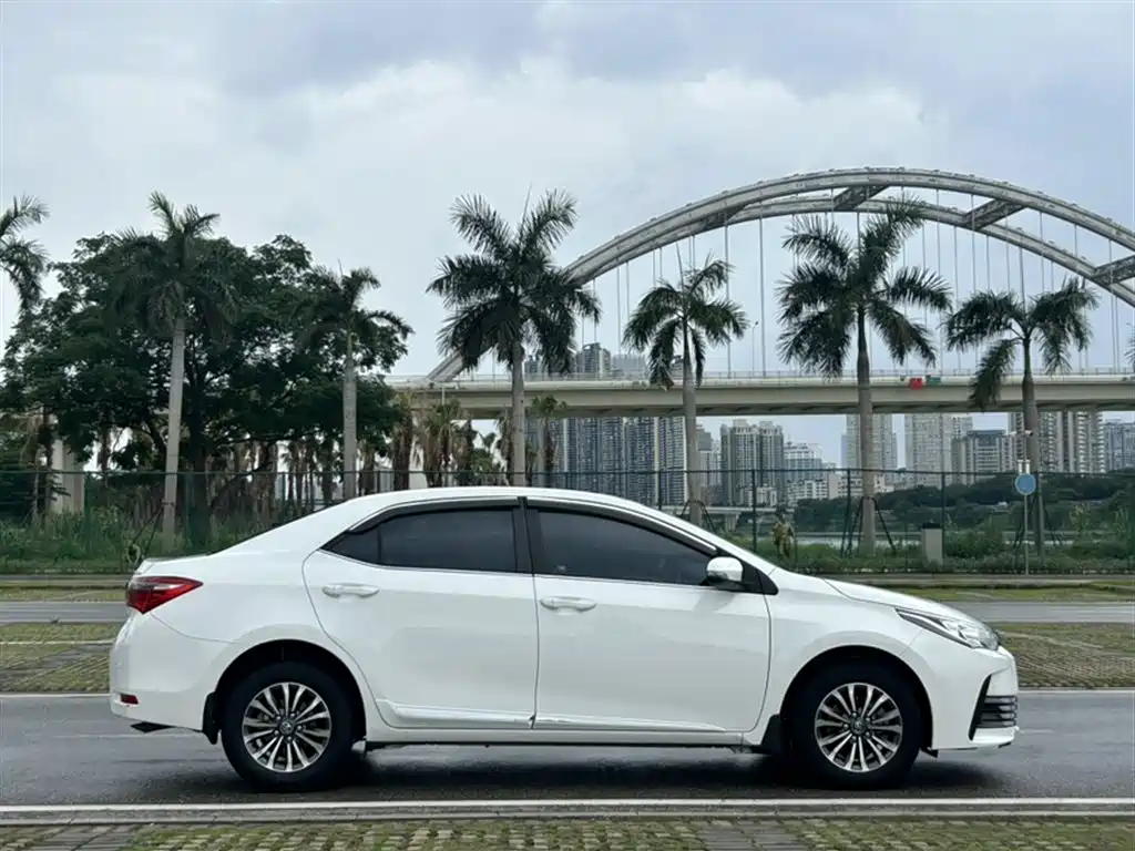Toyota Corolla 2017 Facelift 1.2T S-CVT GL-i фото 25