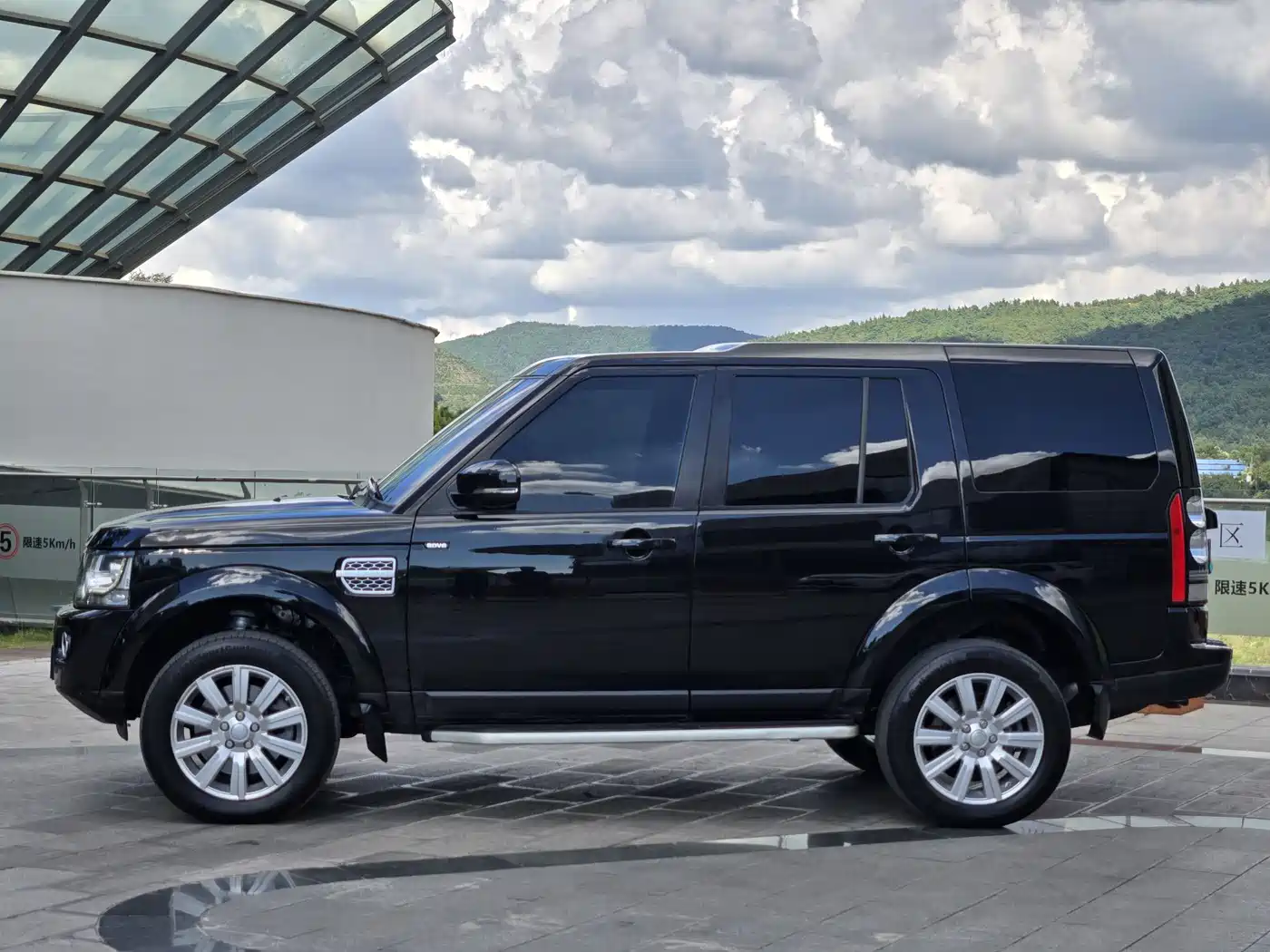 Land Rover Discovery 2015 3.0 SDV6 HSE Diesel фото 17