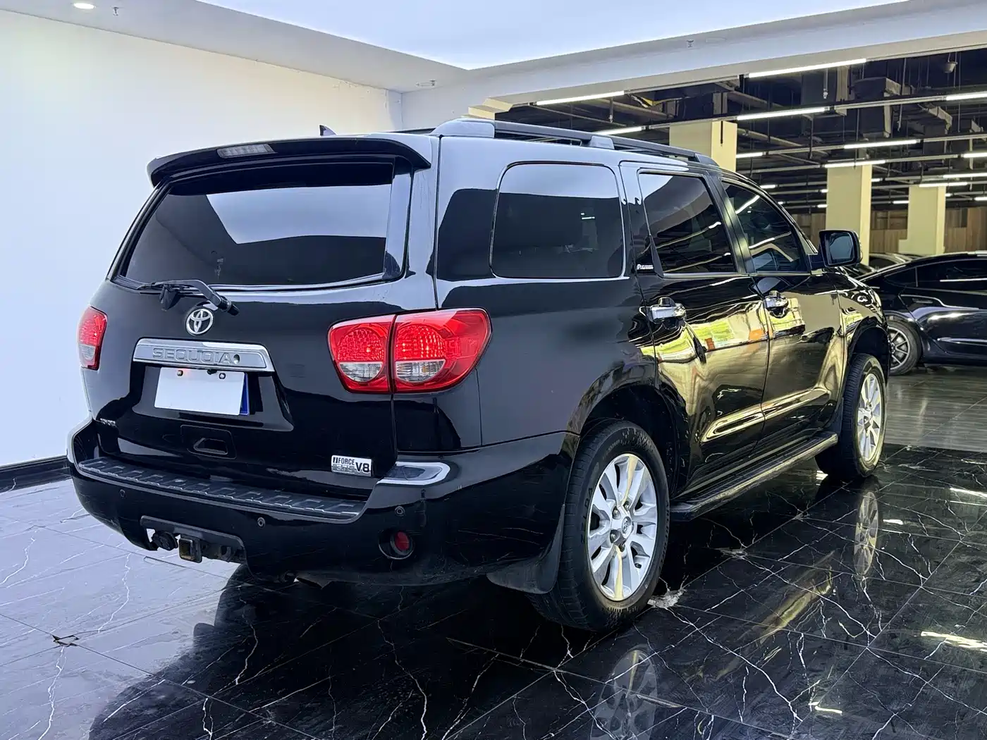 Toyota Sequoia 2010 5.7 Platinum Edition фото 21
