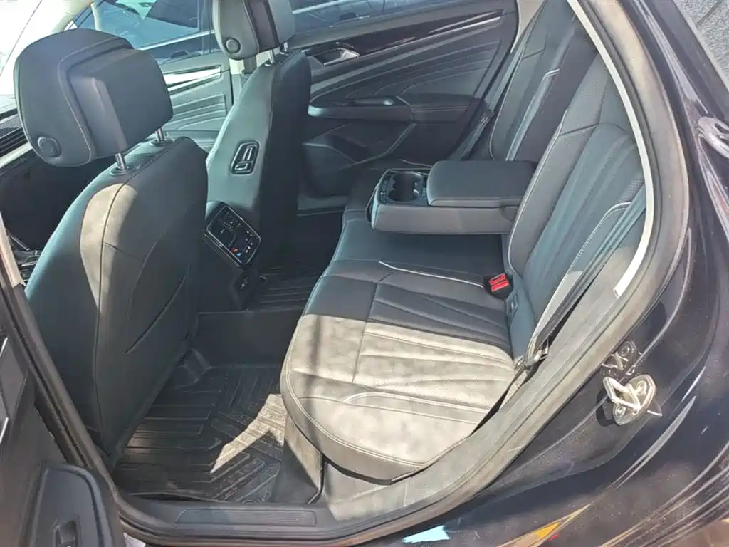 Volkswagen Passat 2024 330TSI Elite Edition фото 17