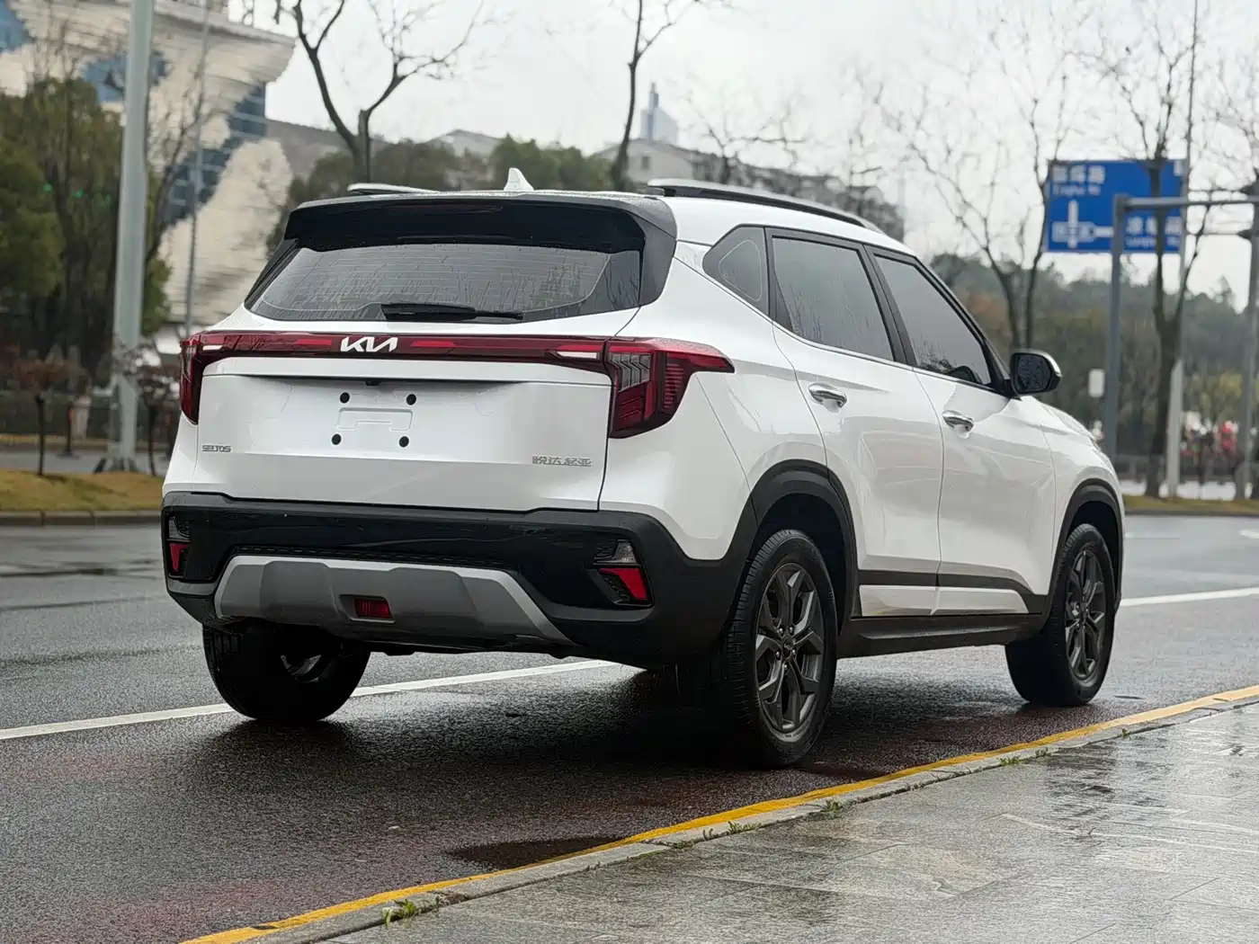 Kia Seltos 2023 1.5L CVT Luxury Edition фото 4