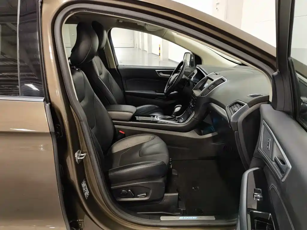 Photo 23 - Ford Edge