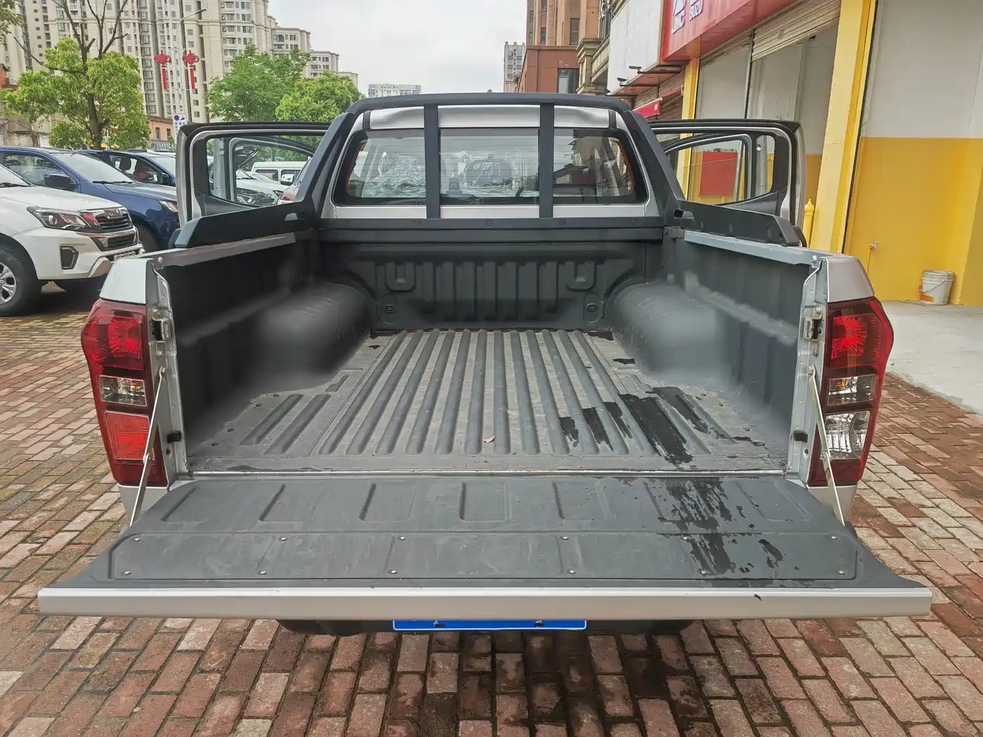Isuzu Lingtuo 2023 2023 2.5T Automatic 4WD Diesel Navigation Long Chassis