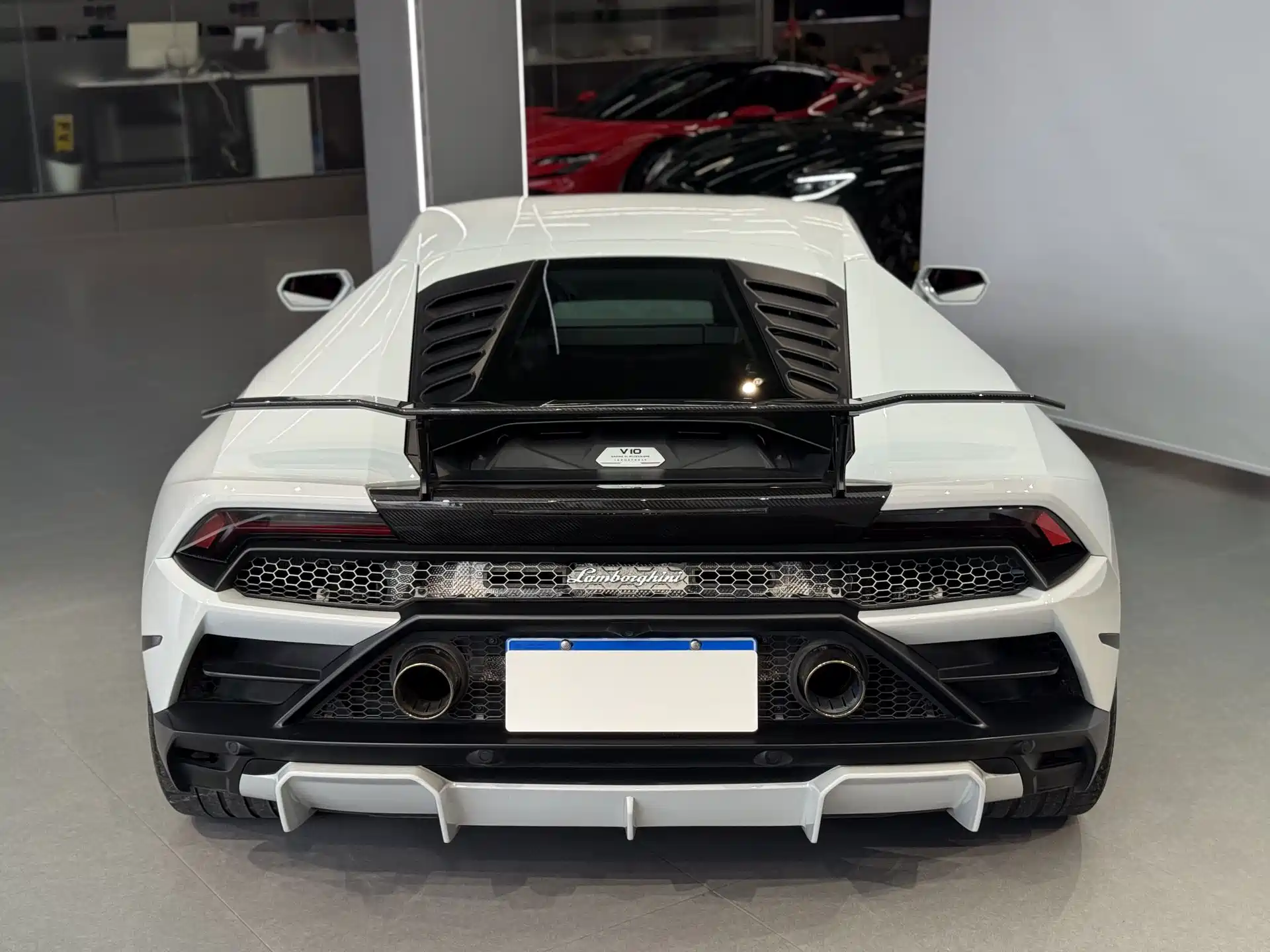 Фото 3 - Lamborghini Huracán