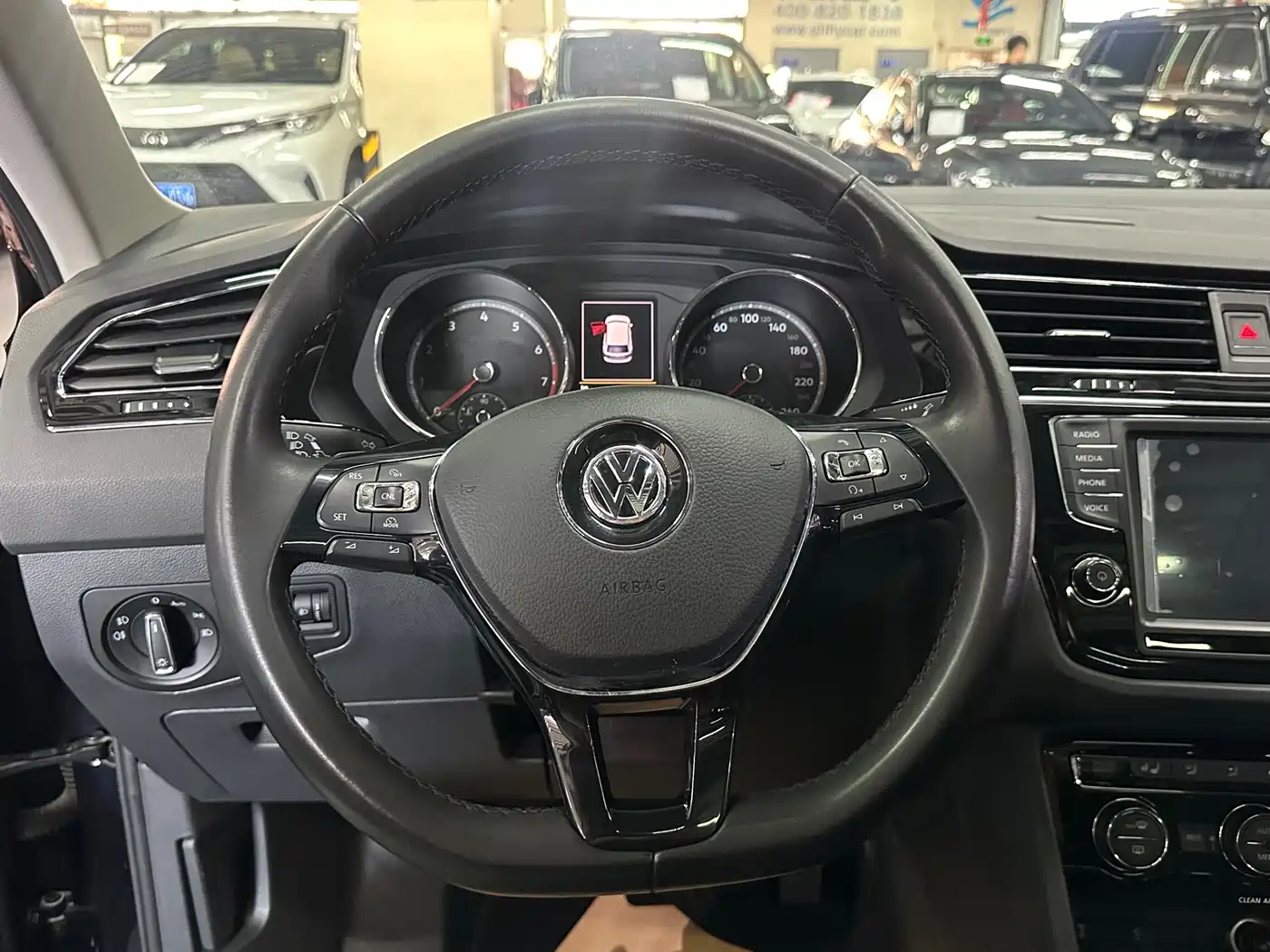 Volkswagen Tiguan L 2017 330TSI Automatic 2WD Luxury Edition фото 8