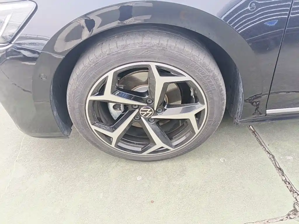 Photo 23 - Volkswagen Passat