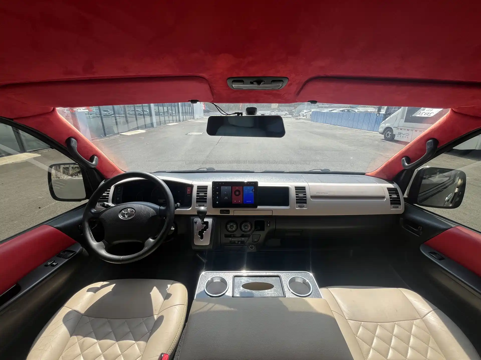 Фото 10 - Toyota HIACE