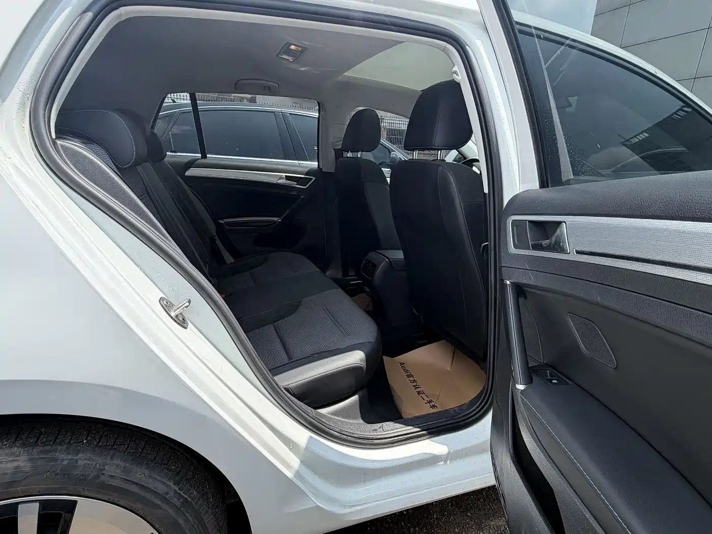 Volkswagen Golf Electric 2020 Chi фото 8