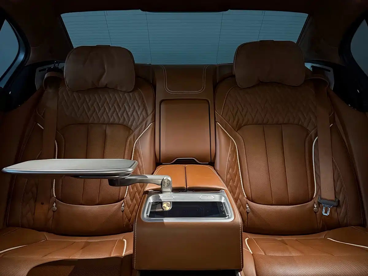 Фото 10 - BMW 7 Series