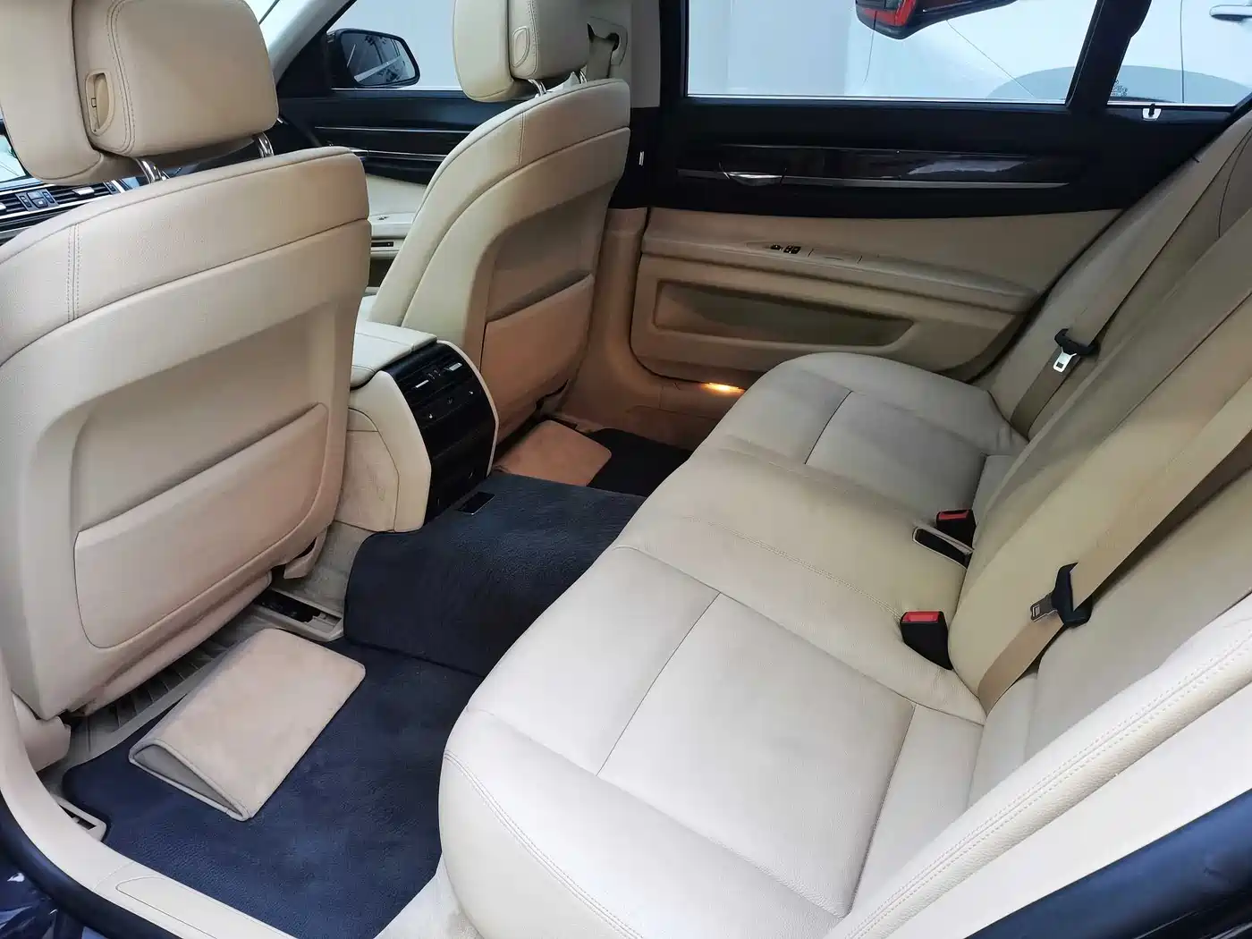 BMW 7 Series 2011 730Li Elegance фото 15