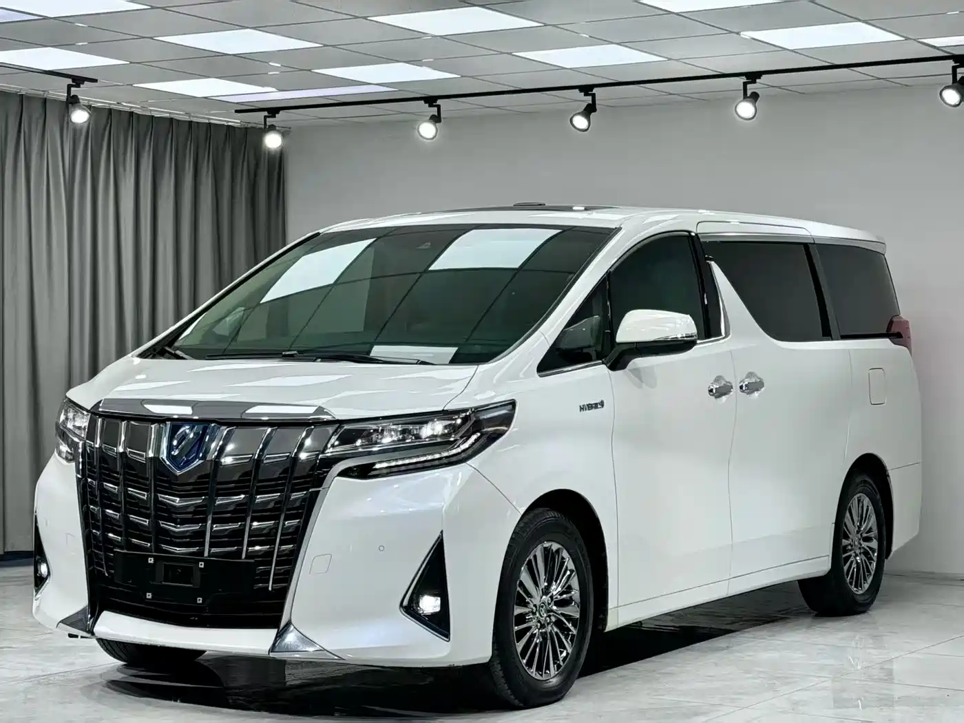 Toyota Alphard 2020 Hybrid 2.5L Premium Edition фото 2