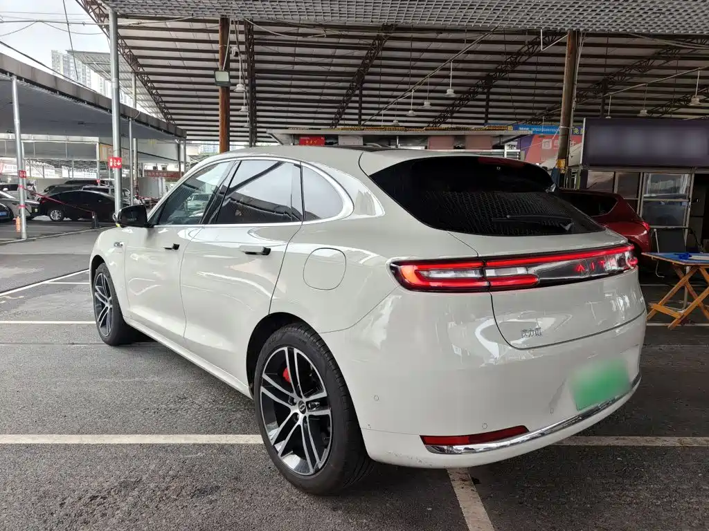 2025 Aito AITO M5