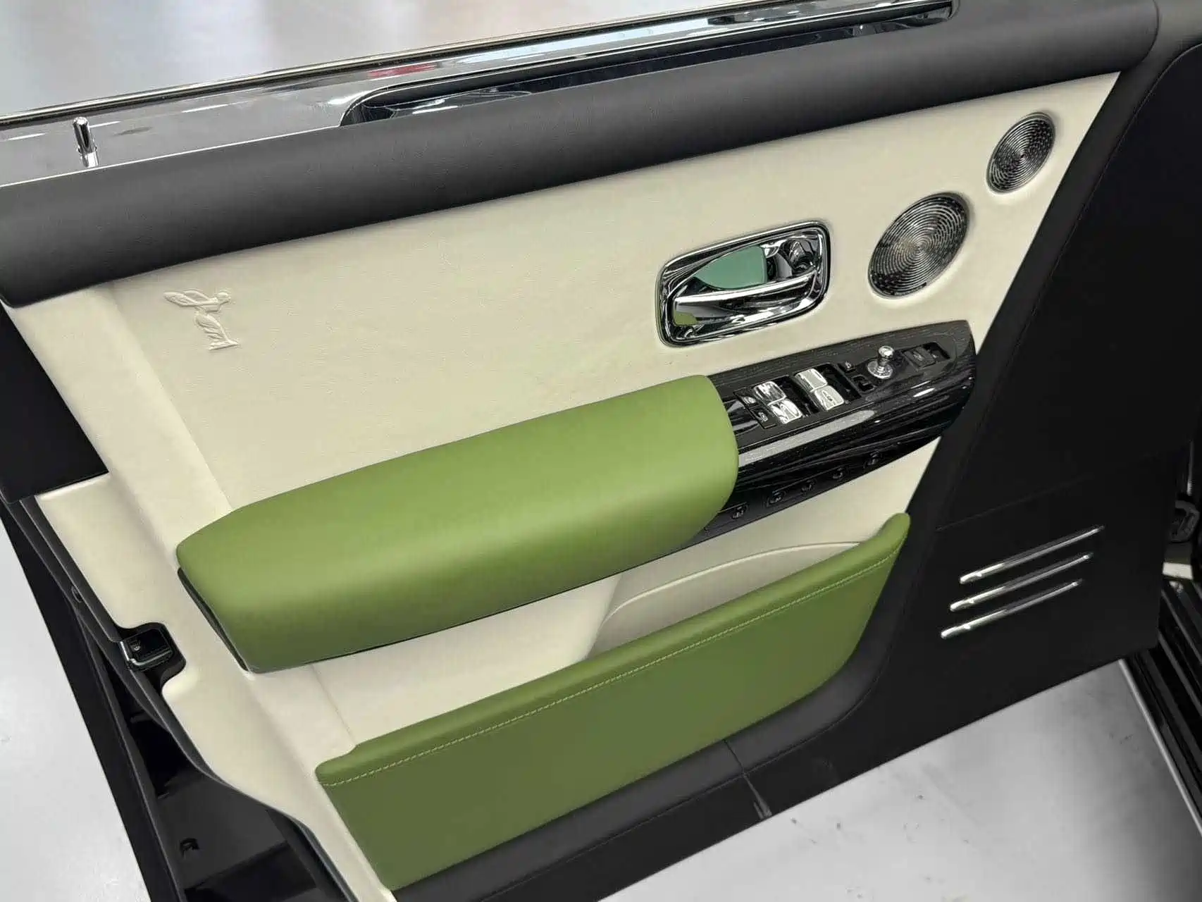 Фото 23 - Rolls-Royce Phantom