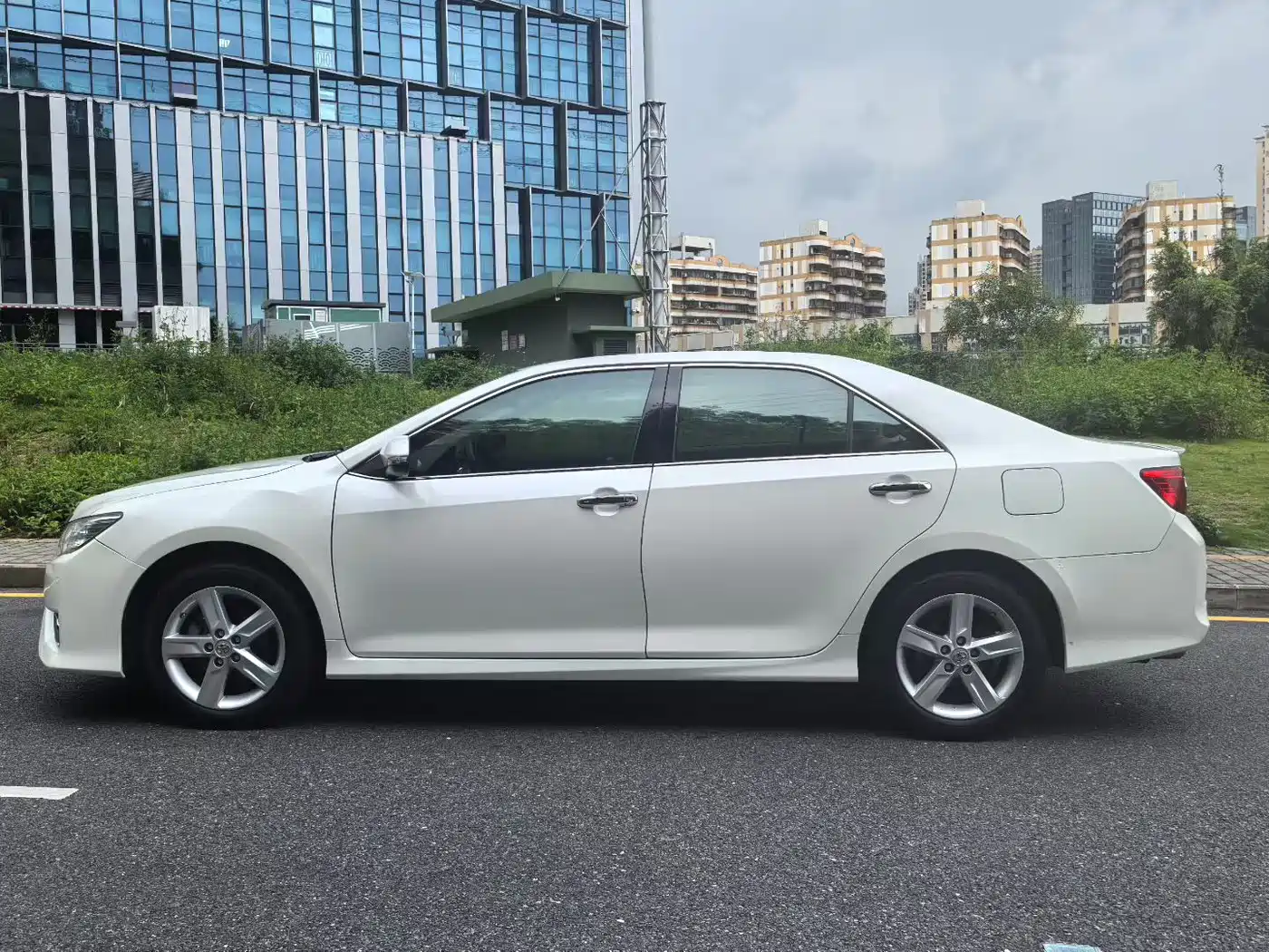 Photo 3 - Toyota Camry