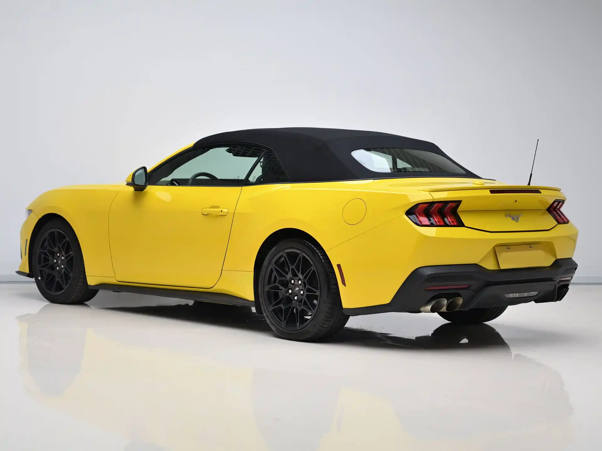 Photo 4 - Ford Mustang