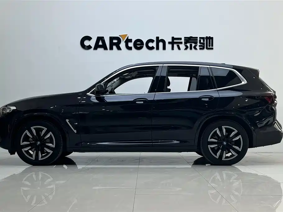 BMW iX3 2022 Leading Edition фото 5