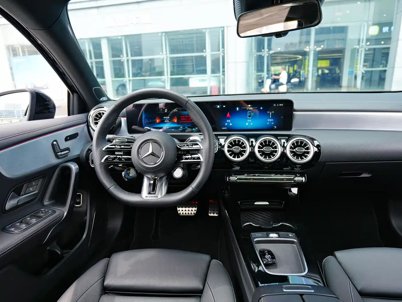 Mercedes-Benz A-Class AMG 2025 Facelift AMG A 35 L 4MATIC фото 7
