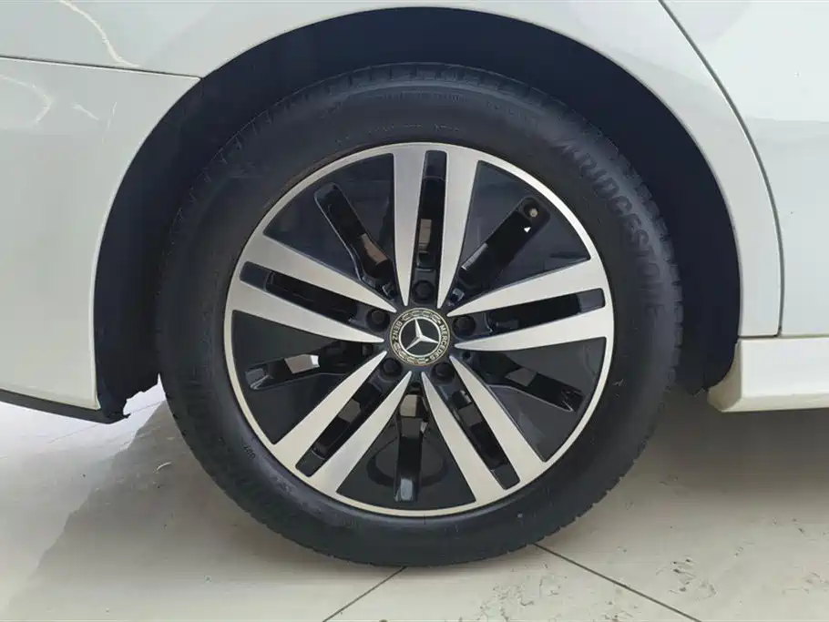 Mercedes-Benz A-Class 2019 A 180 L Sport Sedan фото 6