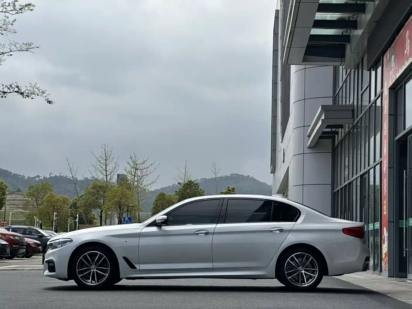 BMW 5 Series 2018 525Li M Sport Package фото 4
