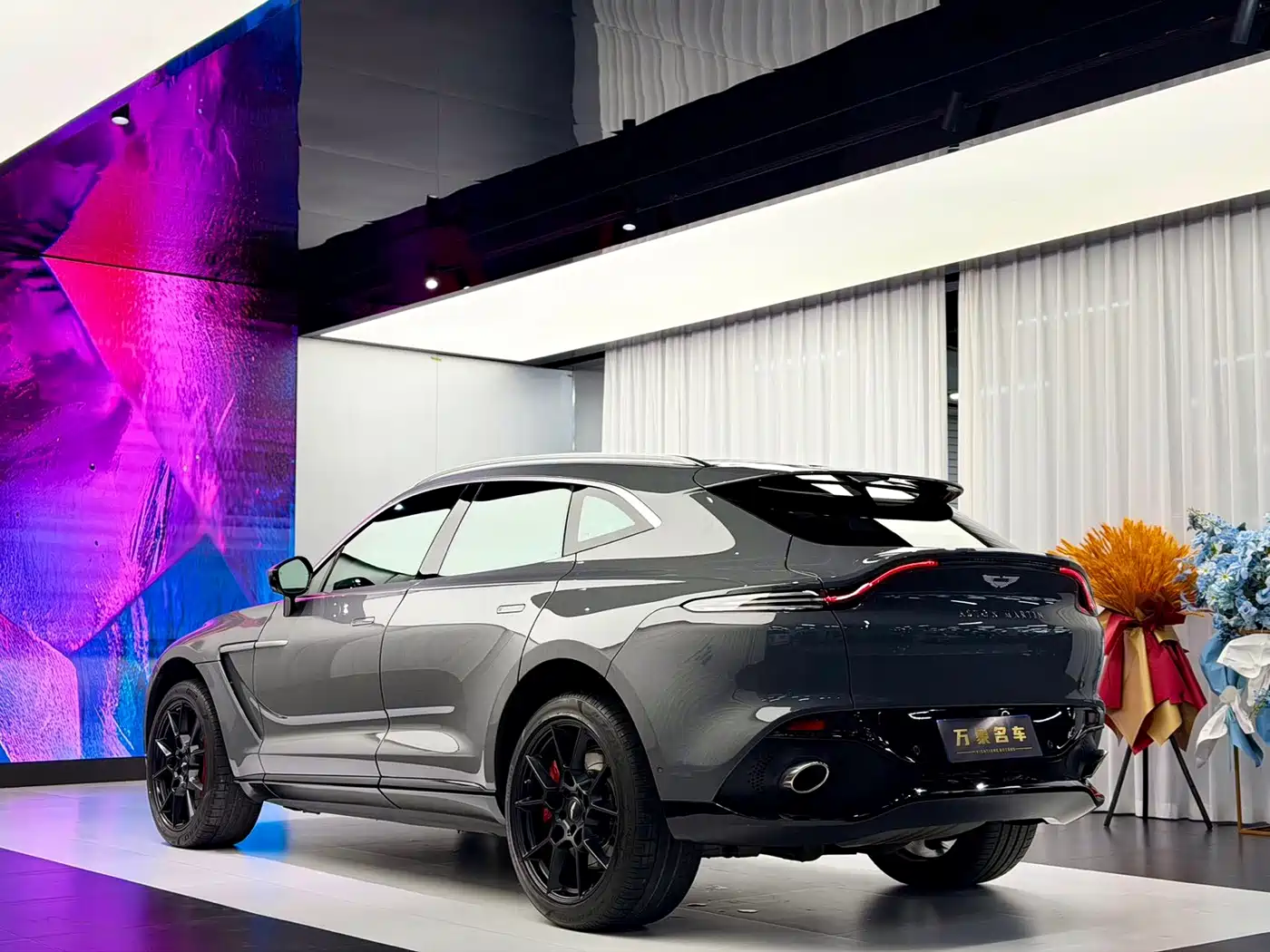 Aston Martin DBX 2022 2022 3.0T STRAIGHT-SIX