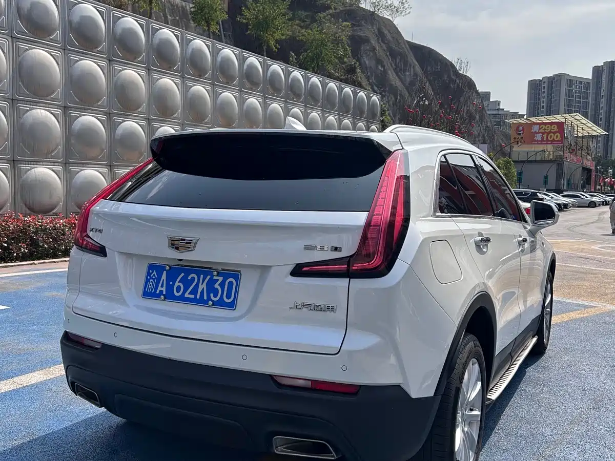 CADILLAC XT4