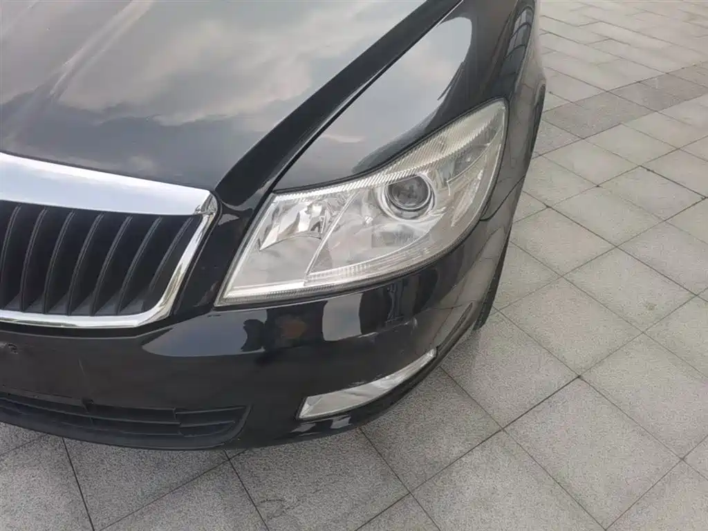 Škoda Octavia 2014 1.6L Manual Excellence Edition фото 24