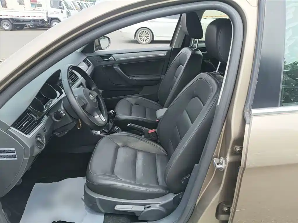 Volkswagen Bora 2014 1.6L Manual Comfort Edition фото 15