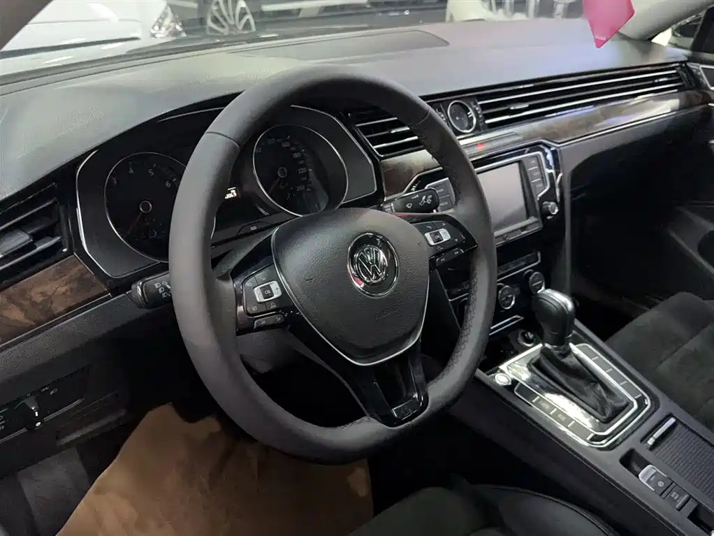 Volkswagen Magotan 2017 330TSI DSG Luxury фото 5