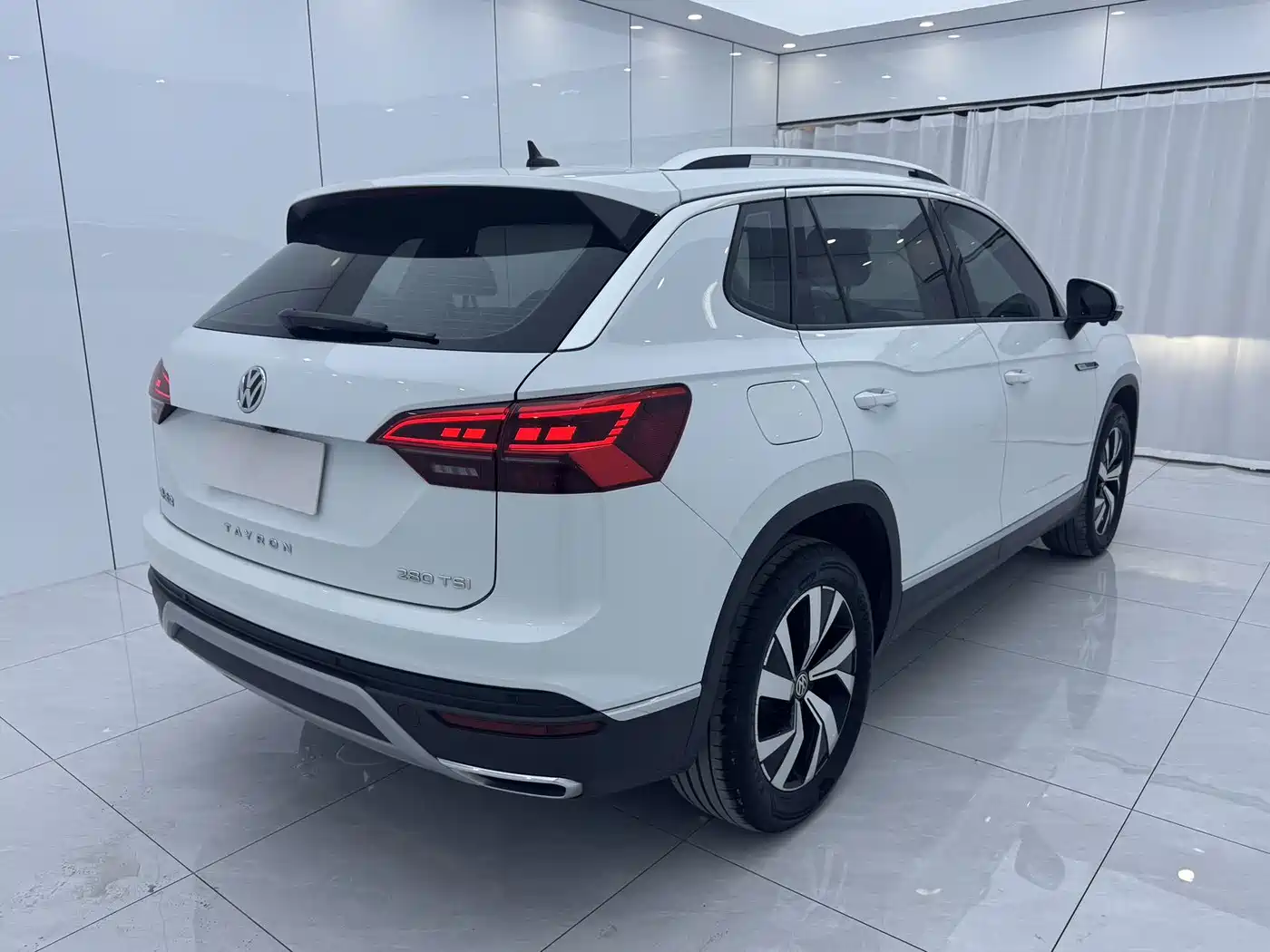 Volkswagen Tayron 2022 280TSI 2WD Luxury Smart Connect Edition фото 4