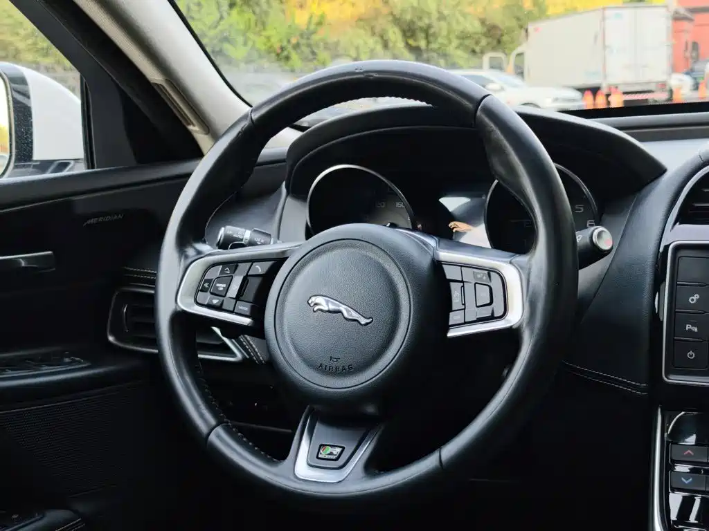 Jaguar XE 2016 2015 2.0T 200PS R-Sport